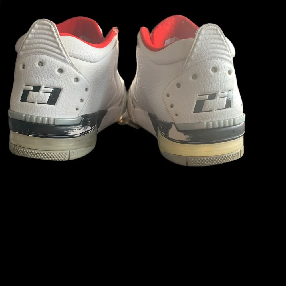 Michael Jordan Big Fund white, silver and red bball kicks💫 size 9 mens. - Picture 9 of 13